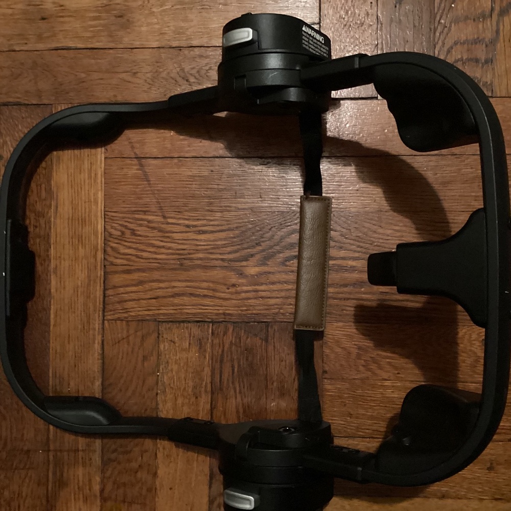Nuna Triv Car Seat (Adapter)